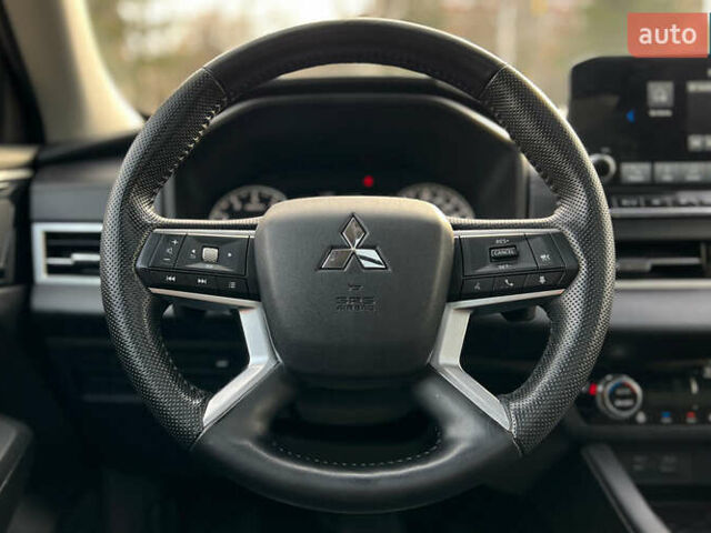 Красный Мицубиси Аутлендер, объемом двигателя 2.49 л и пробегом 121 тыс. км за 27300 $, фото 10 на Automoto.ua