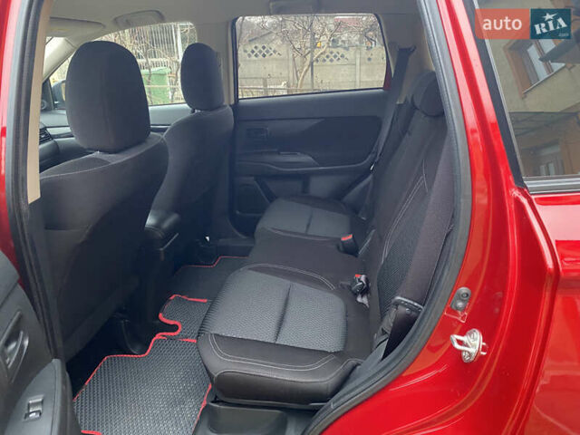 Красный Мицубиси Аутлендер, объемом двигателя 2 л и пробегом 40 тыс. км за 23500 $, фото 25 на Automoto.ua