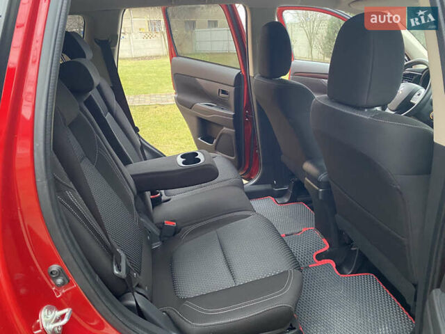 Красный Мицубиси Аутлендер, объемом двигателя 2 л и пробегом 40 тыс. км за 23500 $, фото 27 на Automoto.ua