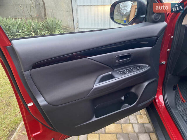 Красный Мицубиси Аутлендер, объемом двигателя 2 л и пробегом 40 тыс. км за 23500 $, фото 18 на Automoto.ua