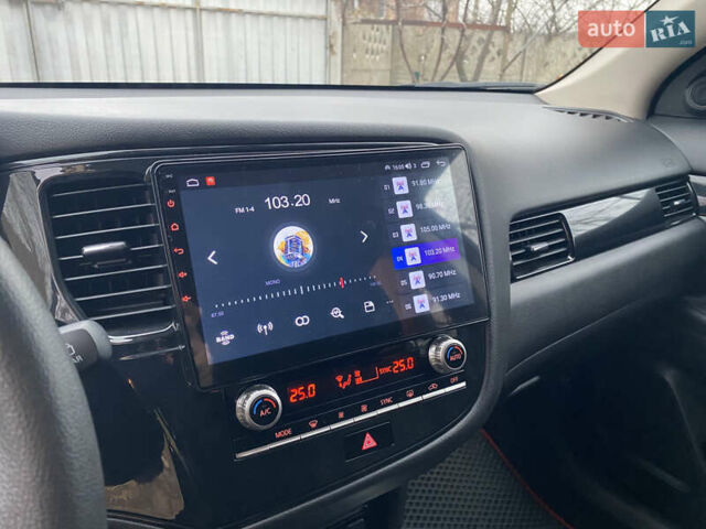 Красный Мицубиси Аутлендер, объемом двигателя 2 л и пробегом 40 тыс. км за 23500 $, фото 22 на Automoto.ua