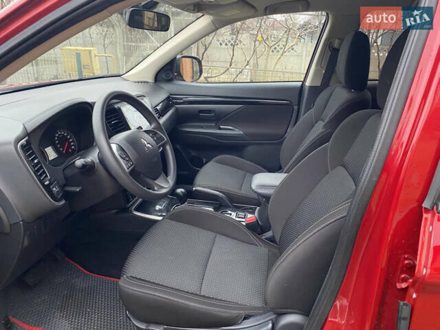 Красный Мицубиси Аутлендер, объемом двигателя 2 л и пробегом 40 тыс. км за 23500 $, фото 21 на Automoto.ua