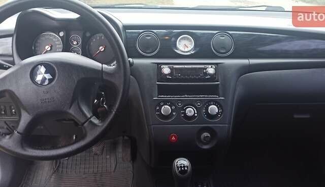Мицубиси Аутлендер, объемом двигателя 2 л и пробегом 234 тыс. км за 5700 $, фото 5 на Automoto.ua