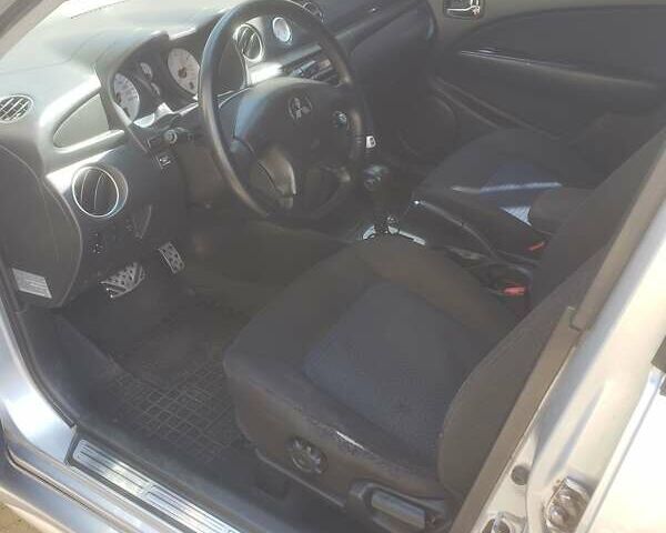 Мицубиси Аутлендер, объемом двигателя 2.4 л и пробегом 350 тыс. км за 4600 $, фото 2 на Automoto.ua