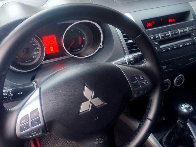 Мицубиси Аутлендер, объемом двигателя 2 л и пробегом 185 тыс. км за 9500 $, фото 12 на Automoto.ua