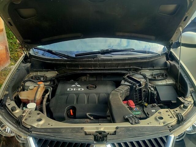 Мицубиси Аутлендер, объемом двигателя 2 л и пробегом 185 тыс. км за 9500 $, фото 10 на Automoto.ua