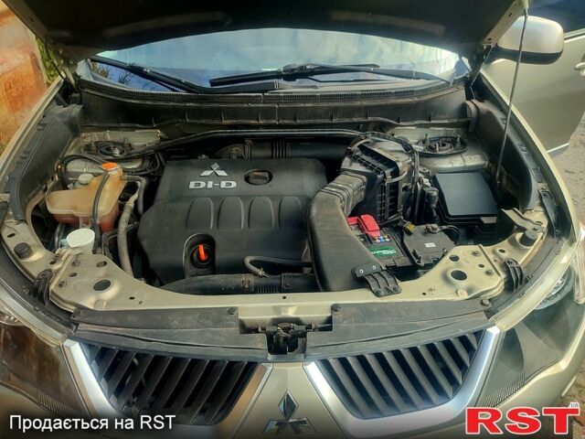 Мицубиси Аутлендер, объемом двигателя 2 л и пробегом 185 тыс. км за 9500 $, фото 9 на Automoto.ua