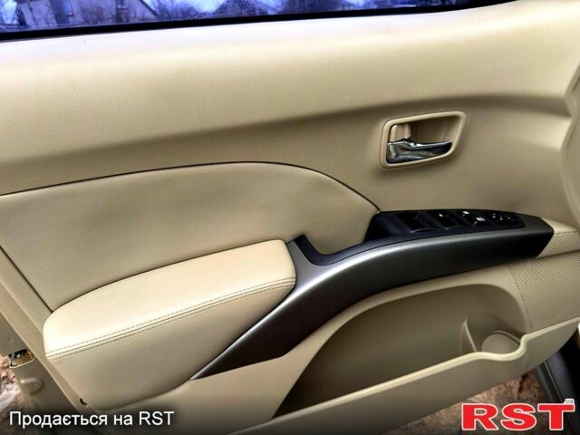 Мицубиси Аутлендер, объемом двигателя 3 л и пробегом 178 тыс. км за 9450 $, фото 5 на Automoto.ua