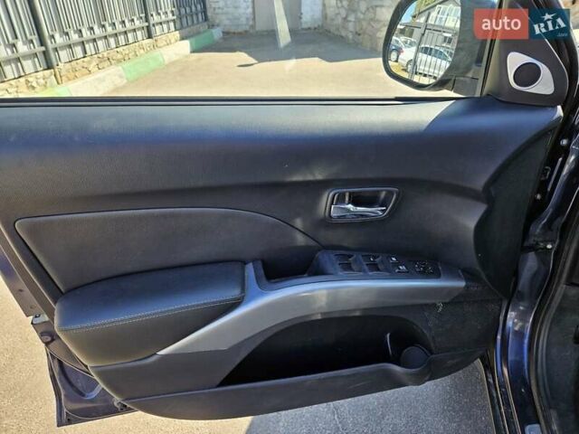 Мицубиси Аутлендер, объемом двигателя 2 л и пробегом 235 тыс. км за 8500 $, фото 8 на Automoto.ua
