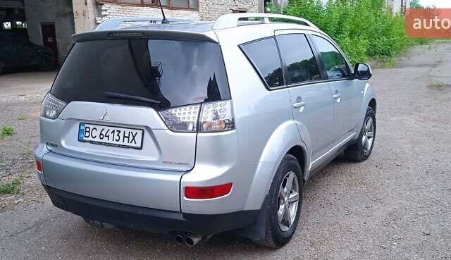 Мицубиси Аутлендер, объемом двигателя 2 л и пробегом 292 тыс. км за 8400 $, фото 3 на Automoto.ua