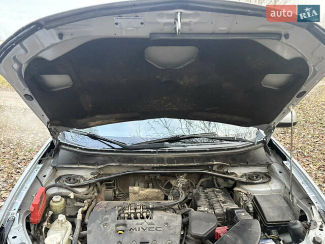 Мицубиси Аутлендер, объемом двигателя 2.36 л и пробегом 250 тыс. км за 7700 $, фото 13 на Automoto.ua