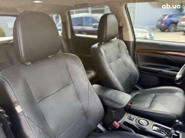 Міцубісі Аутлендер, об'ємом двигуна 0 л та пробігом 231 тис. км за 12400 $, фото 26 на Automoto.ua