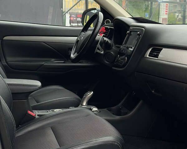 Мицубиси Аутлендер, объемом двигателя 0 л и пробегом 310 тыс. км за 13500 $, фото 16 на Automoto.ua