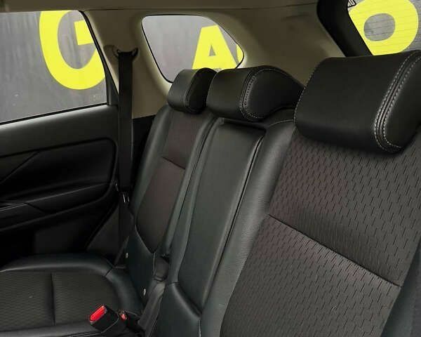 Мицубиси Аутлендер, объемом двигателя 0 л и пробегом 310 тыс. км за 13500 $, фото 14 на Automoto.ua