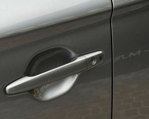 Мицубиси Аутлендер, объемом двигателя 0 л и пробегом 310 тыс. км за 13500 $, фото 5 на Automoto.ua