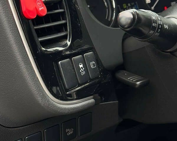 Мицубиси Аутлендер, объемом двигателя 0 л и пробегом 310 тыс. км за 13500 $, фото 9 на Automoto.ua