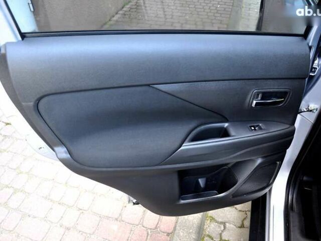 Мицубиси Аутлендер 2016 в Львове на Automoto.ua Мицубиси Аутлендер, объемом двигателя 2.4 л и пробегом 256 тыс. км за 11700 $, фото 17 на Automoto.ua