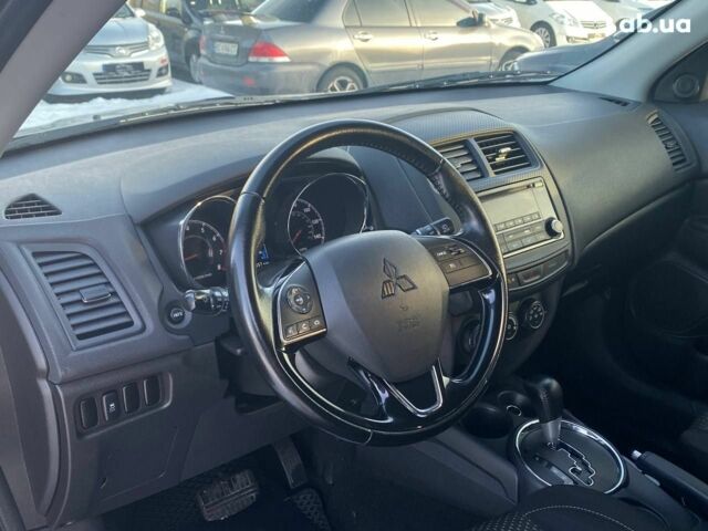 Мицубиси Аутлендер 2016 в Львове на Automoto.ua Мицубиси Аутлендер, объемом двигателя 0 л и пробегом 100 тыс. км за 14500 $, фото 11 на Automoto.ua