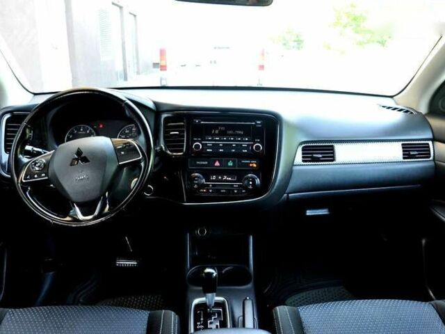 Мицубиси Аутлендер 2016 в Львове на Automoto.ua Мицубиси Аутлендер, объемом двигателя 2.4 л и пробегом 256 тыс. км за 11700 $, фото 25 на Automoto.ua