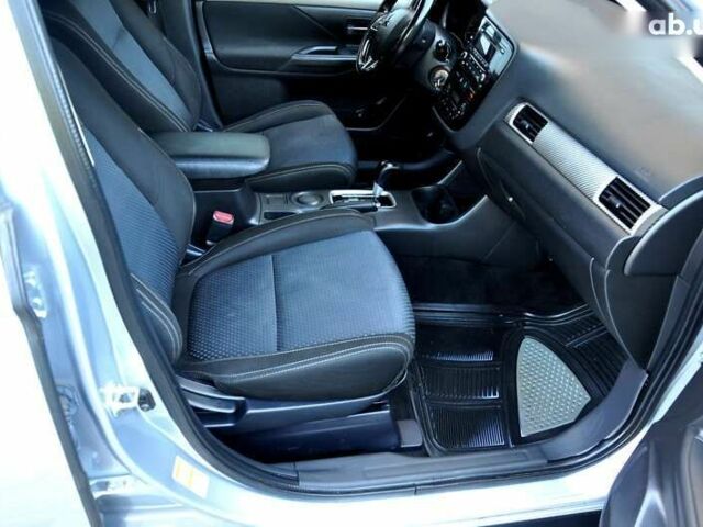 Мицубиси Аутлендер 2016 в Львове на Automoto.ua Мицубиси Аутлендер, объемом двигателя 2.4 л и пробегом 256 тыс. км за 11700 $, фото 24 на Automoto.ua