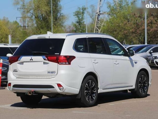 Мицубиси Аутлендер, объемом двигателя 0 л и пробегом 96 тыс. км за 18000 $, фото 6 на Automoto.ua