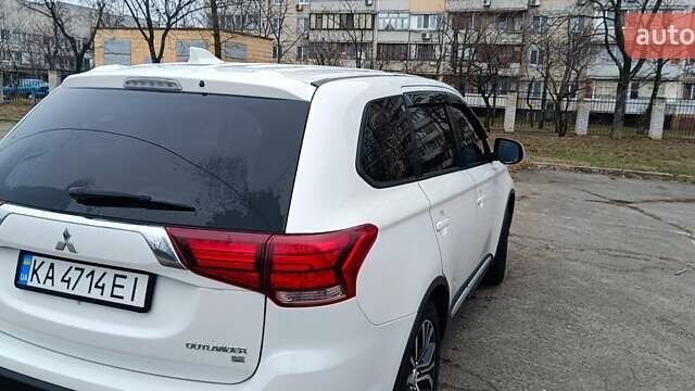 Мицубиси Аутлендер, объемом двигателя 2.36 л и пробегом 180 тыс. км за 15000 $, фото 3 на Automoto.ua