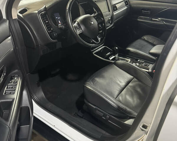 Мицубиси Аутлендер, объемом двигателя 0 л и пробегом 114 тыс. км за 14700 $, фото 10 на Automoto.ua