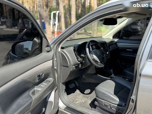 Мицубиси Аутлендер, объемом двигателя 2.4 л и пробегом 132 тыс. км за 18500 $, фото 8 на Automoto.ua
