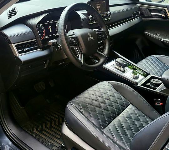 Мицубиси Аутлендер, объемом двигателя 2.5 л и пробегом 10 тыс. км за 39000 $, фото 2 на Automoto.ua