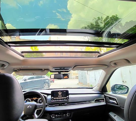 Мицубиси Аутлендер, объемом двигателя 2.5 л и пробегом 10 тыс. км за 39000 $, фото 6 на Automoto.ua