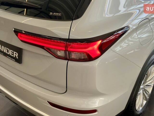 Мицубиси Аутлендер, объемом двигателя 2.49 л и пробегом 0 тыс. км за 35580 $, фото 5 на Automoto.ua