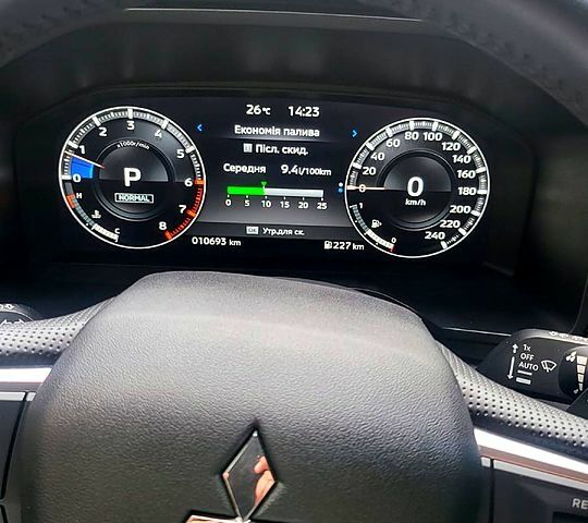 Мицубиси Аутлендер, объемом двигателя 2.5 л и пробегом 10 тыс. км за 39000 $, фото 3 на Automoto.ua