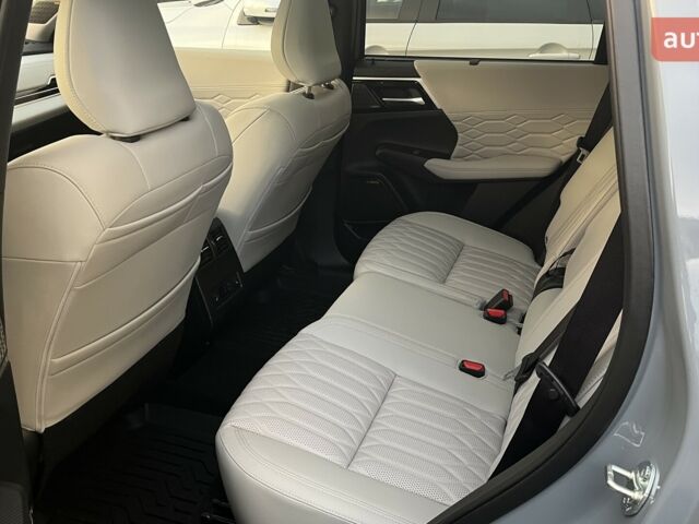 Мицубиси Аутлендер, объемом двигателя 2.49 л и пробегом 0 тыс. км за 44024 $, фото 6 на Automoto.ua