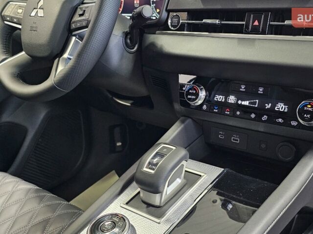 Міцубісі Аутлендер, об'ємом двигуна 2.49 л та пробігом 0 тис. км за 42462 $, фото 17 на Automoto.ua