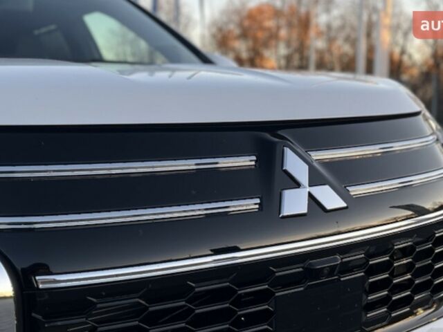 Мицубиси Аутлендер, объемом двигателя 2.49 л и пробегом 0 тыс. км за 43681 $, фото 3 на Automoto.ua