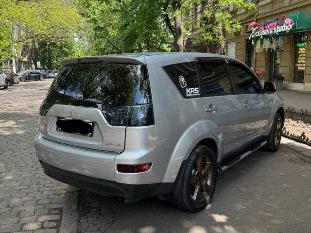 Серый Мицубиси Аутлендер, объемом двигателя 3 л и пробегом 190 тыс. км за 7700 $, фото 5 на Automoto.ua