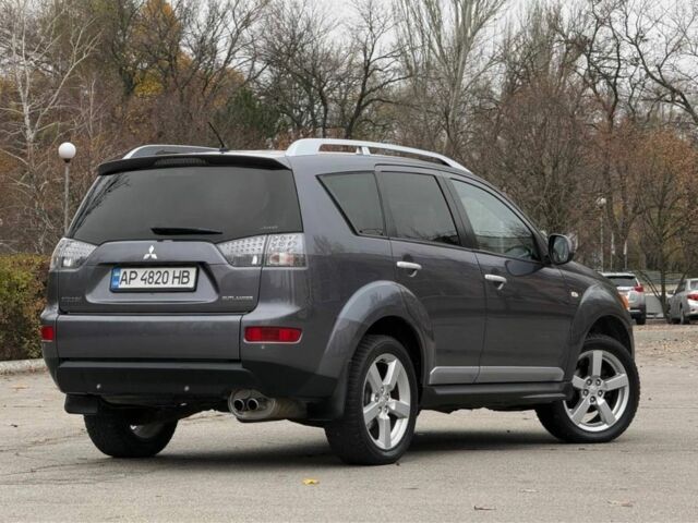 Серый Мицубиси Аутлендер, объемом двигателя 2 л и пробегом 275 тыс. км за 8500 $, фото 3 на Automoto.ua