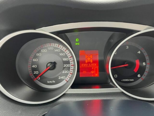 Серый Мицубиси Аутлендер, объемом двигателя 2 л и пробегом 275 тыс. км за 8500 $, фото 18 на Automoto.ua