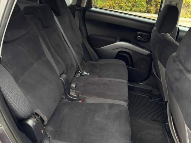 Серый Мицубиси Аутлендер, объемом двигателя 2 л и пробегом 275 тыс. км за 8500 $, фото 12 на Automoto.ua