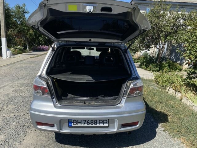 Серый Мицубиси Аутлендер, объемом двигателя 2.4 л и пробегом 291 тыс. км за 5999 $, фото 4 на Automoto.ua