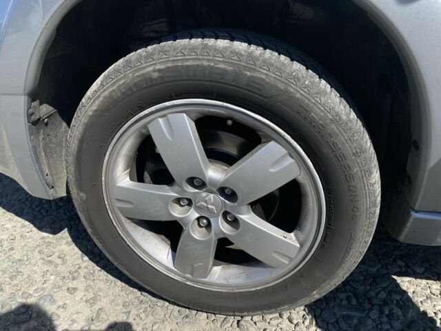 Серый Мицубиси Аутлендер, объемом двигателя 2.4 л и пробегом 291 тыс. км за 5999 $, фото 7 на Automoto.ua