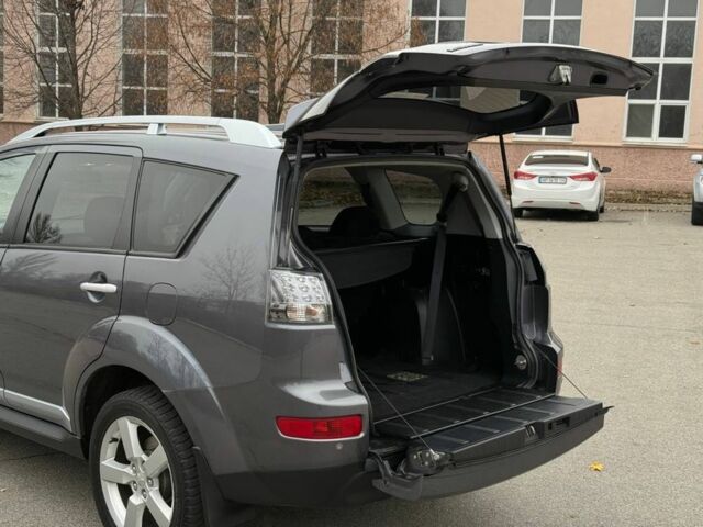 Серый Мицубиси Аутлендер, объемом двигателя 2 л и пробегом 275 тыс. км за 8500 $, фото 13 на Automoto.ua