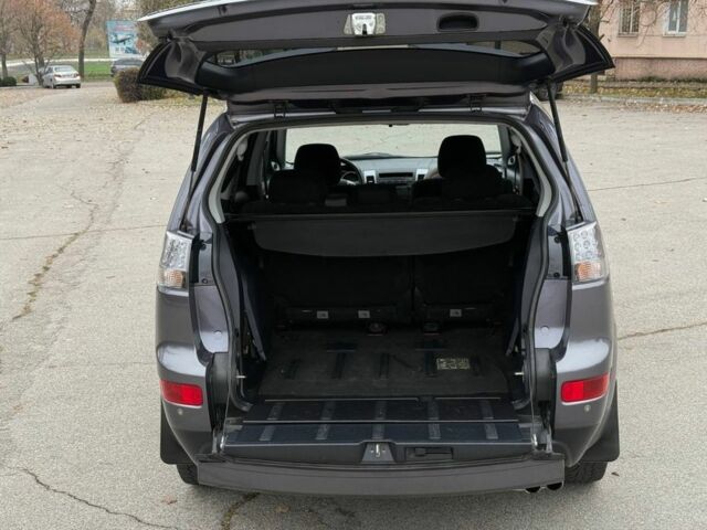 Серый Мицубиси Аутлендер, объемом двигателя 2 л и пробегом 275 тыс. км за 8500 $, фото 14 на Automoto.ua