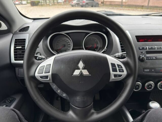 Серый Мицубиси Аутлендер, объемом двигателя 2 л и пробегом 275 тыс. км за 8500 $, фото 9 на Automoto.ua