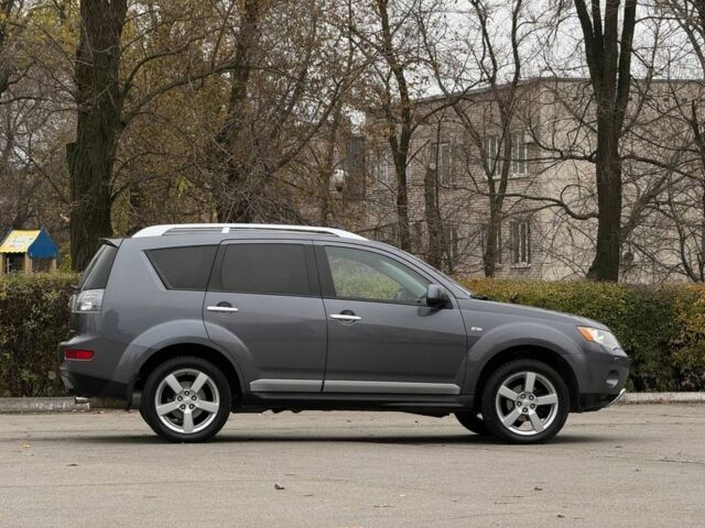 Серый Мицубиси Аутлендер, объемом двигателя 2 л и пробегом 275 тыс. км за 8500 $, фото 4 на Automoto.ua