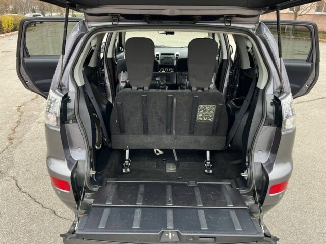 Серый Мицубиси Аутлендер, объемом двигателя 2 л и пробегом 275 тыс. км за 8500 $, фото 15 на Automoto.ua