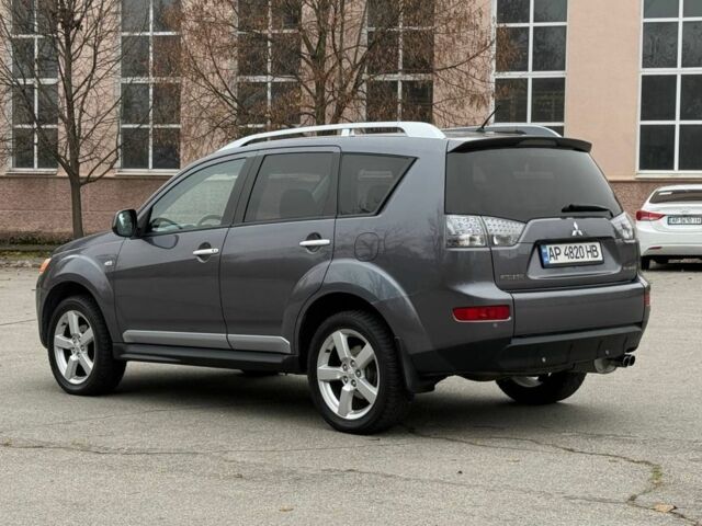 Серый Мицубиси Аутлендер, объемом двигателя 2 л и пробегом 275 тыс. км за 8500 $, фото 1 на Automoto.ua