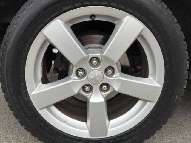 Серый Мицубиси Аутлендер, объемом двигателя 2 л и пробегом 275 тыс. км за 8500 $, фото 21 на Automoto.ua