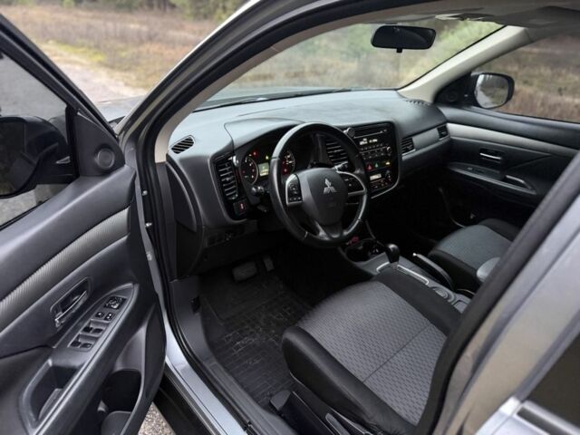 Серый Мицубиси Аутлендер, объемом двигателя 2.4 л и пробегом 150 тыс. км за 10900 $, фото 9 на Automoto.ua