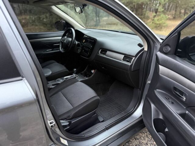 Серый Мицубиси Аутлендер, объемом двигателя 2.4 л и пробегом 150 тыс. км за 10900 $, фото 8 на Automoto.ua